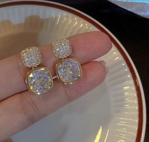 Super shiny and elegant summer earrings